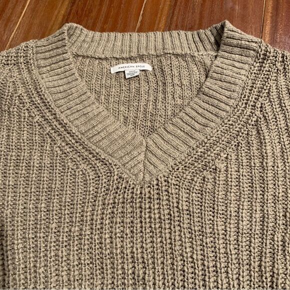 American Eagle Women’s Chunky Green Cable Knit V-Neck Sweater Small - Picture 3 of 8